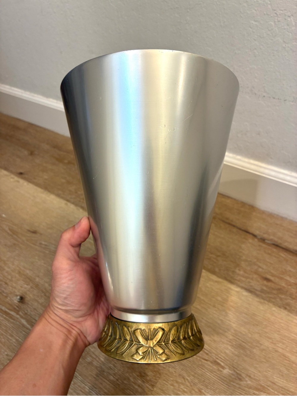 Vintage Kensington Art Deco Aluminum Vase w/ Brass Base

Excellent Condion